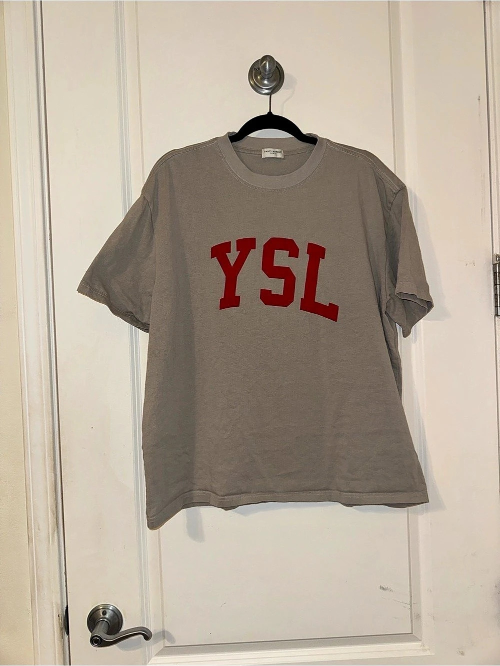 Graphic Short Sleeve Tee in Gray Like New